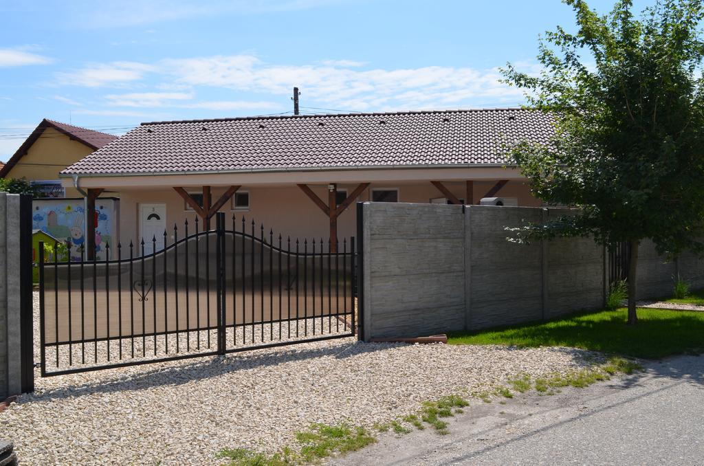 Belany Studios Veľký Meder Bagian luar foto