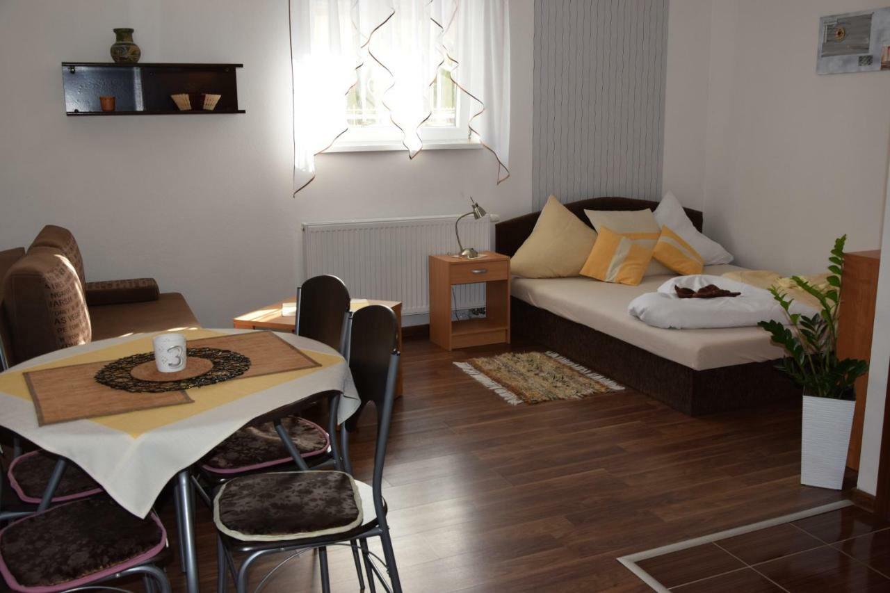 Belany Studios Veľký Meder Bagian luar foto